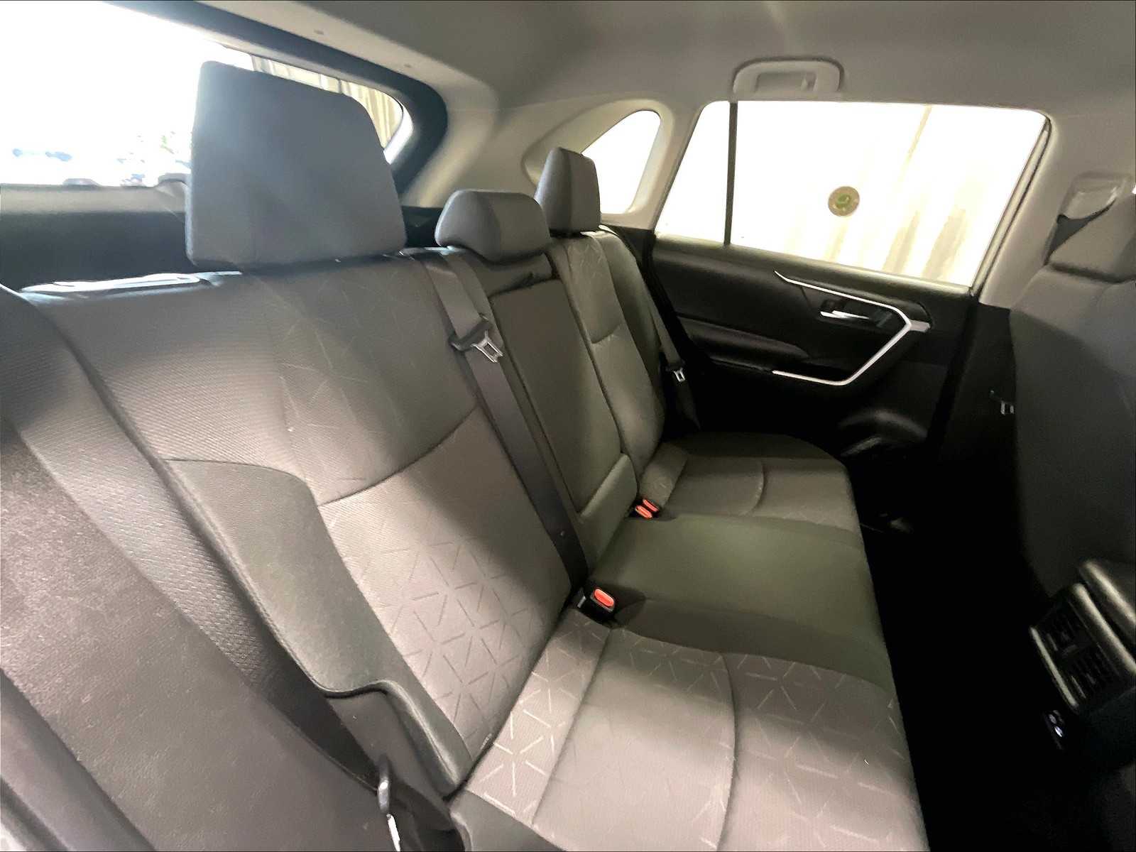 2024 Toyota RAV4 Hybrid XLE - Photo 16