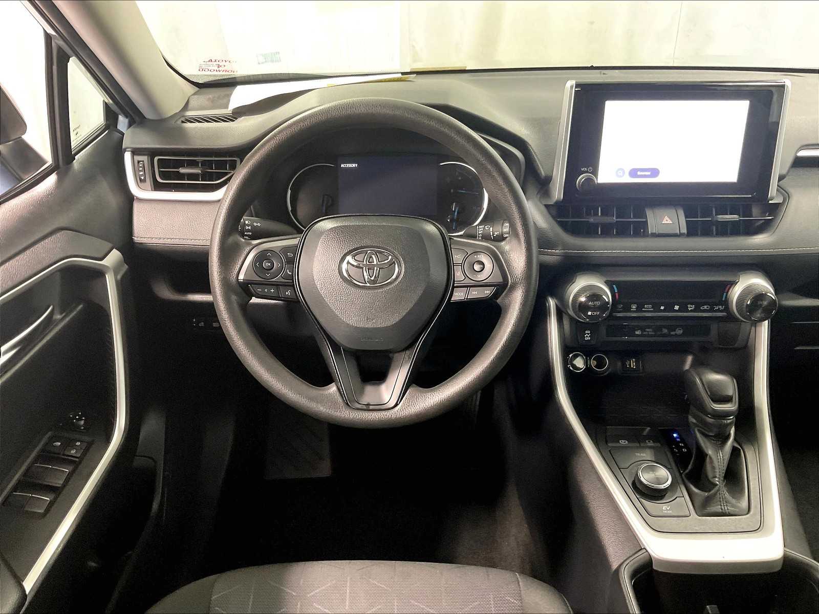 2024 Toyota RAV4 Hybrid XLE - Photo 17