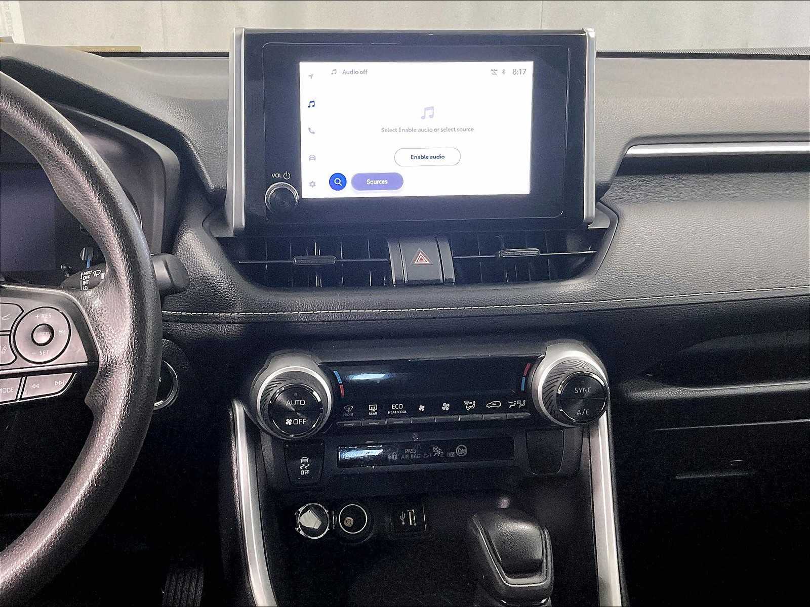 2024 Toyota RAV4 Hybrid XLE - Photo 18