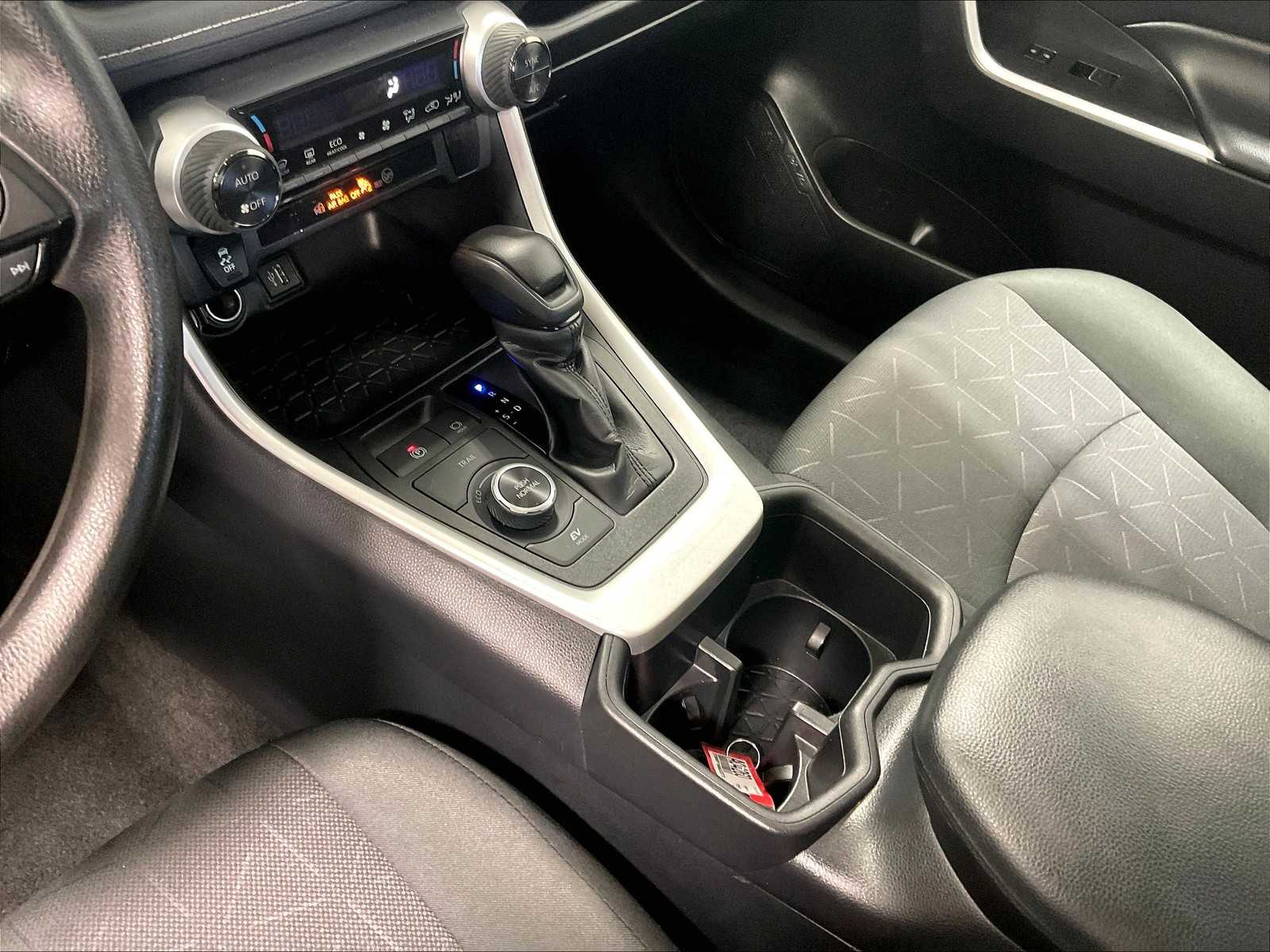 2024 Toyota RAV4 Hybrid XLE - Photo 20