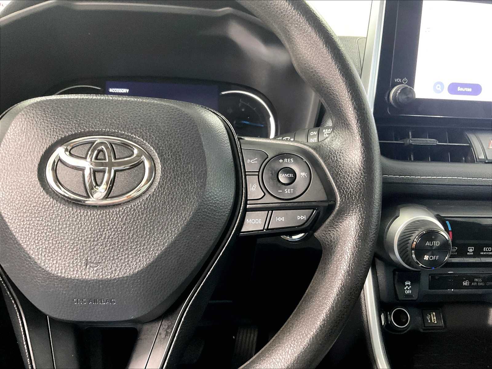 2024 Toyota RAV4 Hybrid XLE - Photo 23