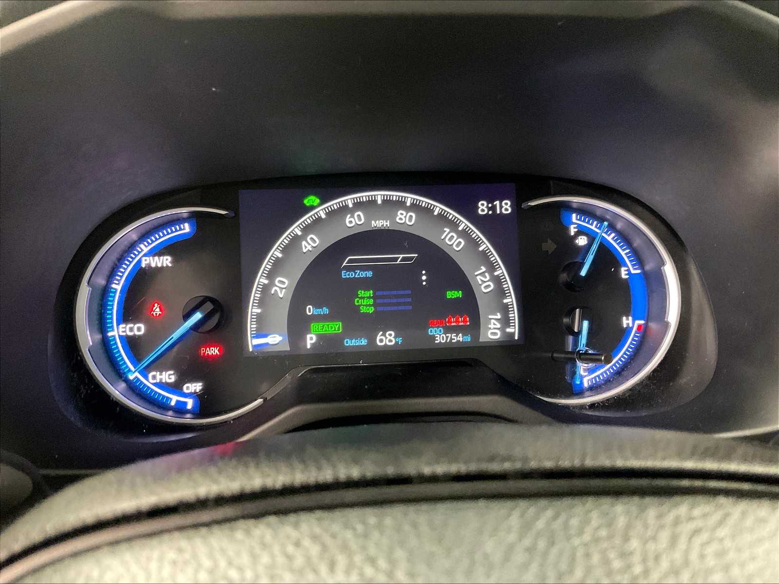 2024 Toyota RAV4 Hybrid XLE - Photo 24