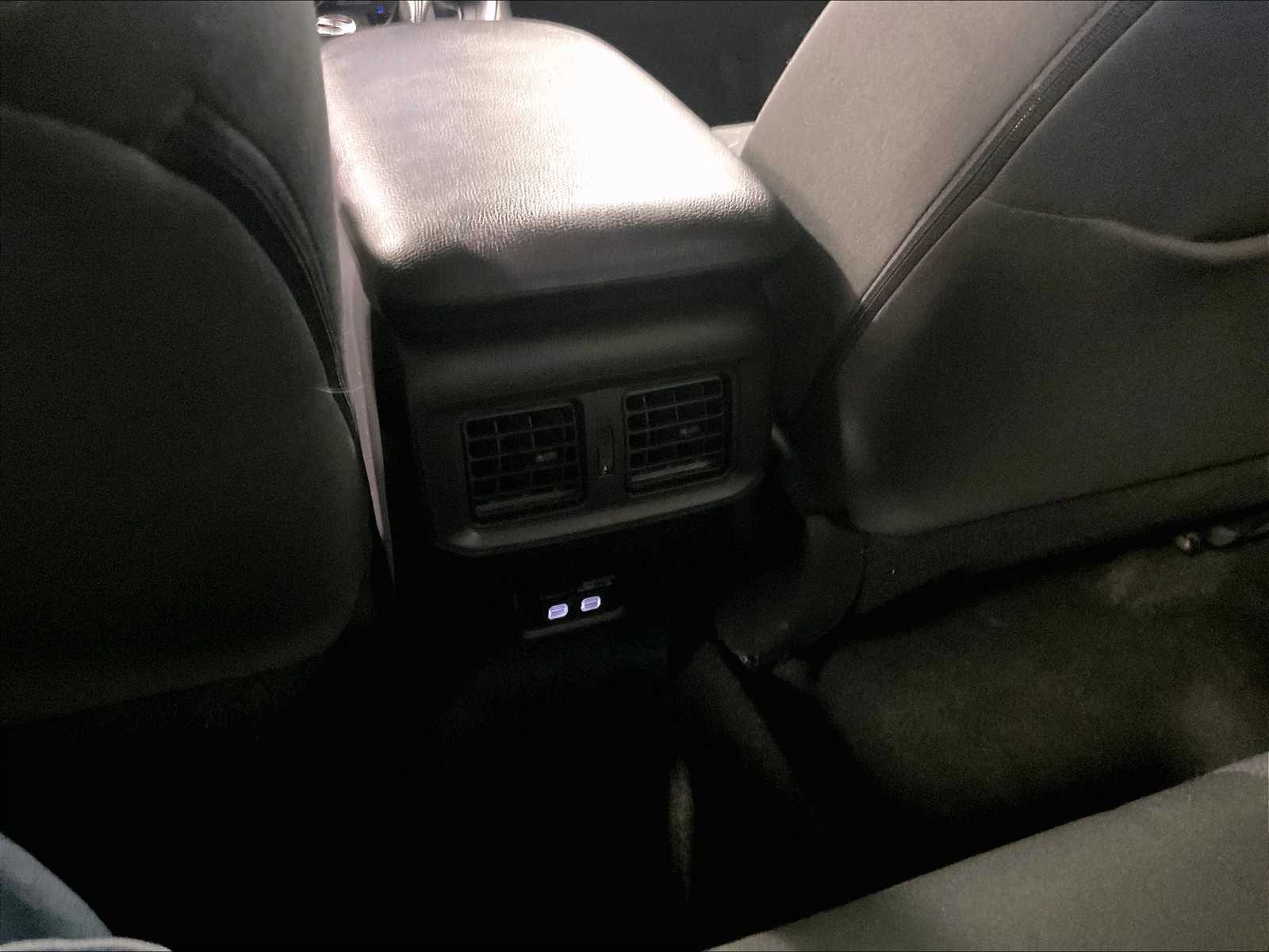 2024 Toyota RAV4 Hybrid XLE - Photo 27