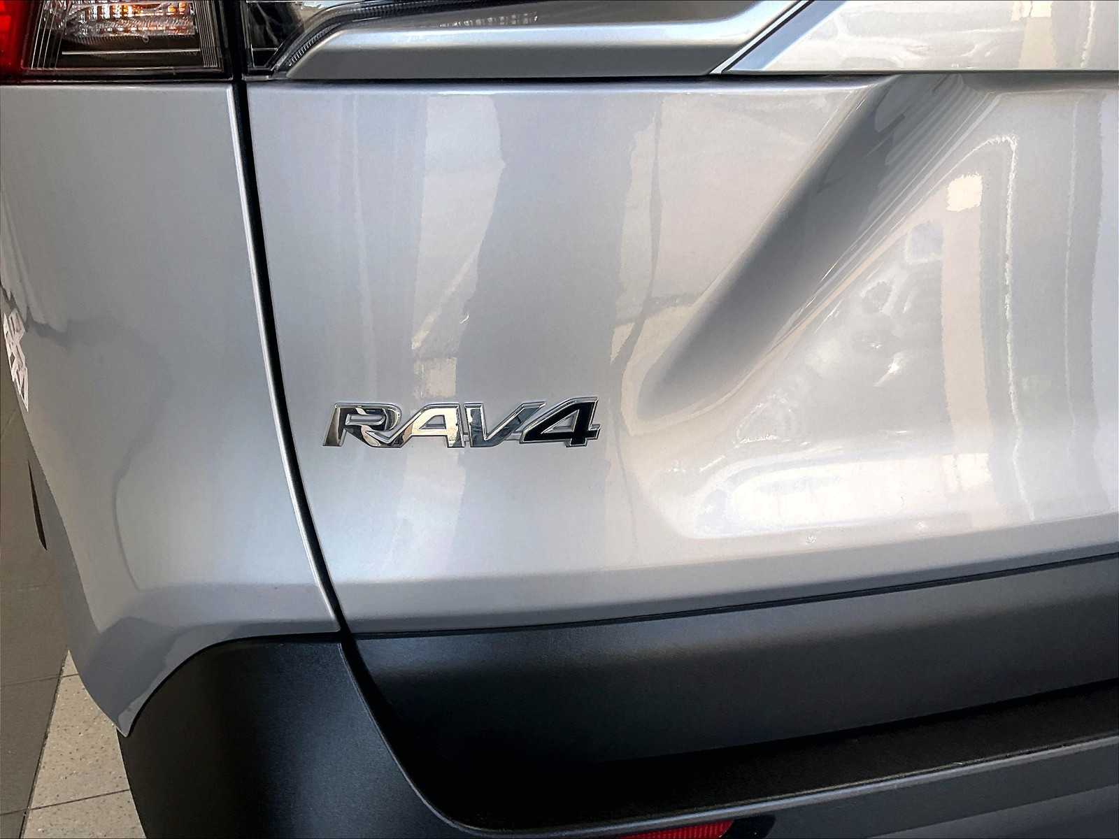 2024 Toyota RAV4 Hybrid XLE - Photo 28