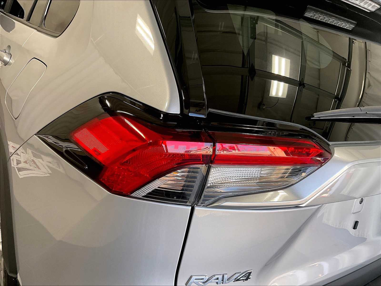 2024 Toyota RAV4 Hybrid XLE - Photo 33