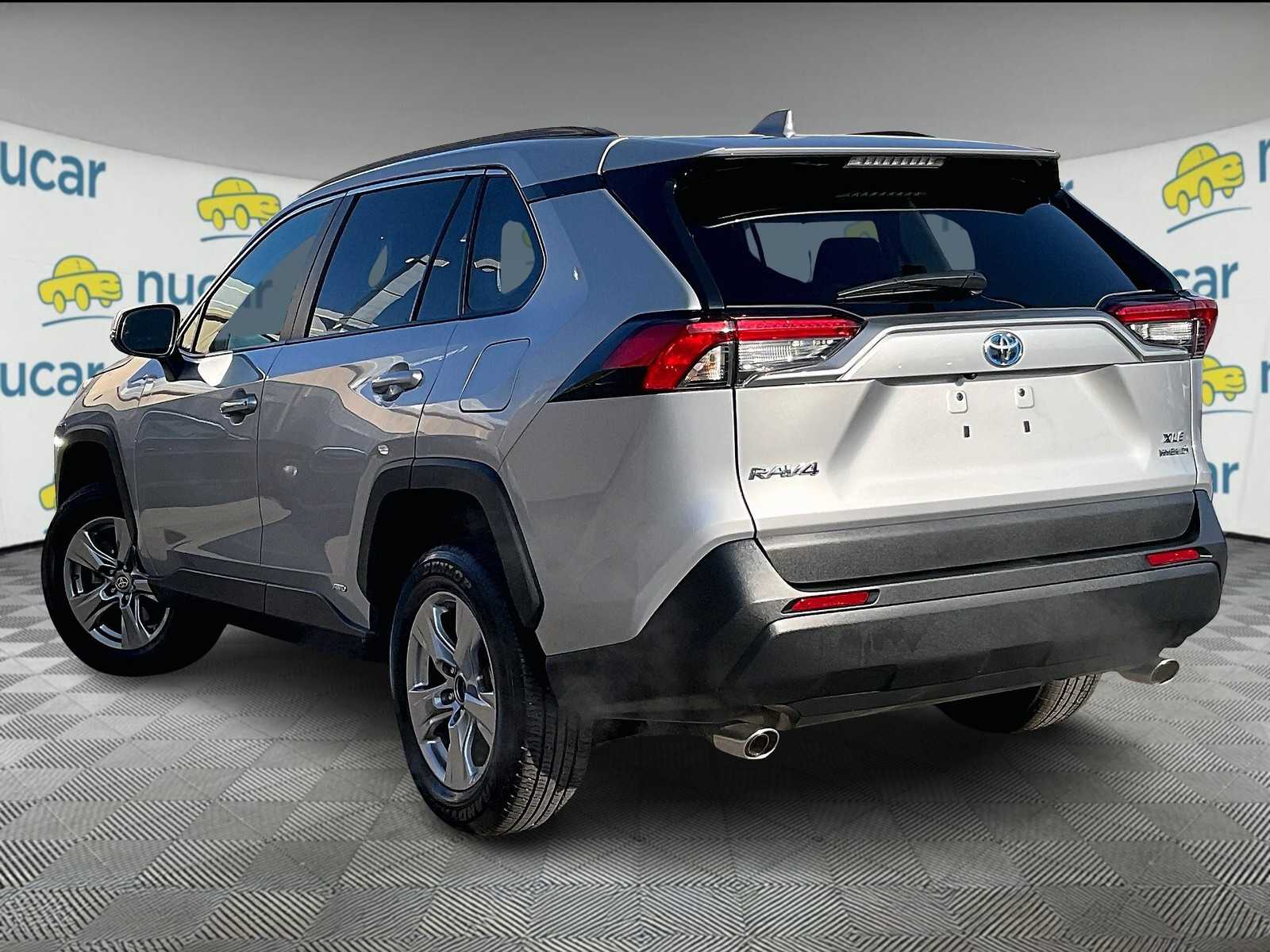 2024 Toyota RAV4 Hybrid XLE - Photo 4