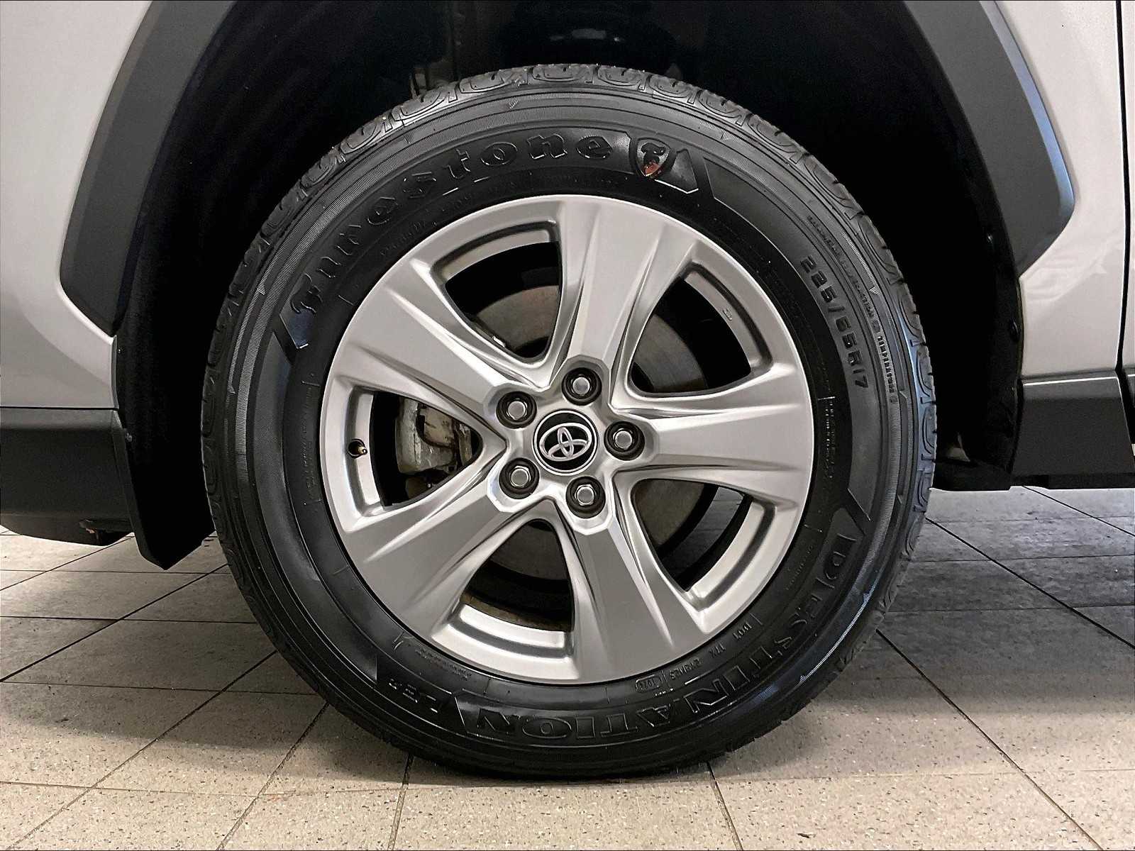 2024 Toyota RAV4 Hybrid XLE - Photo 7