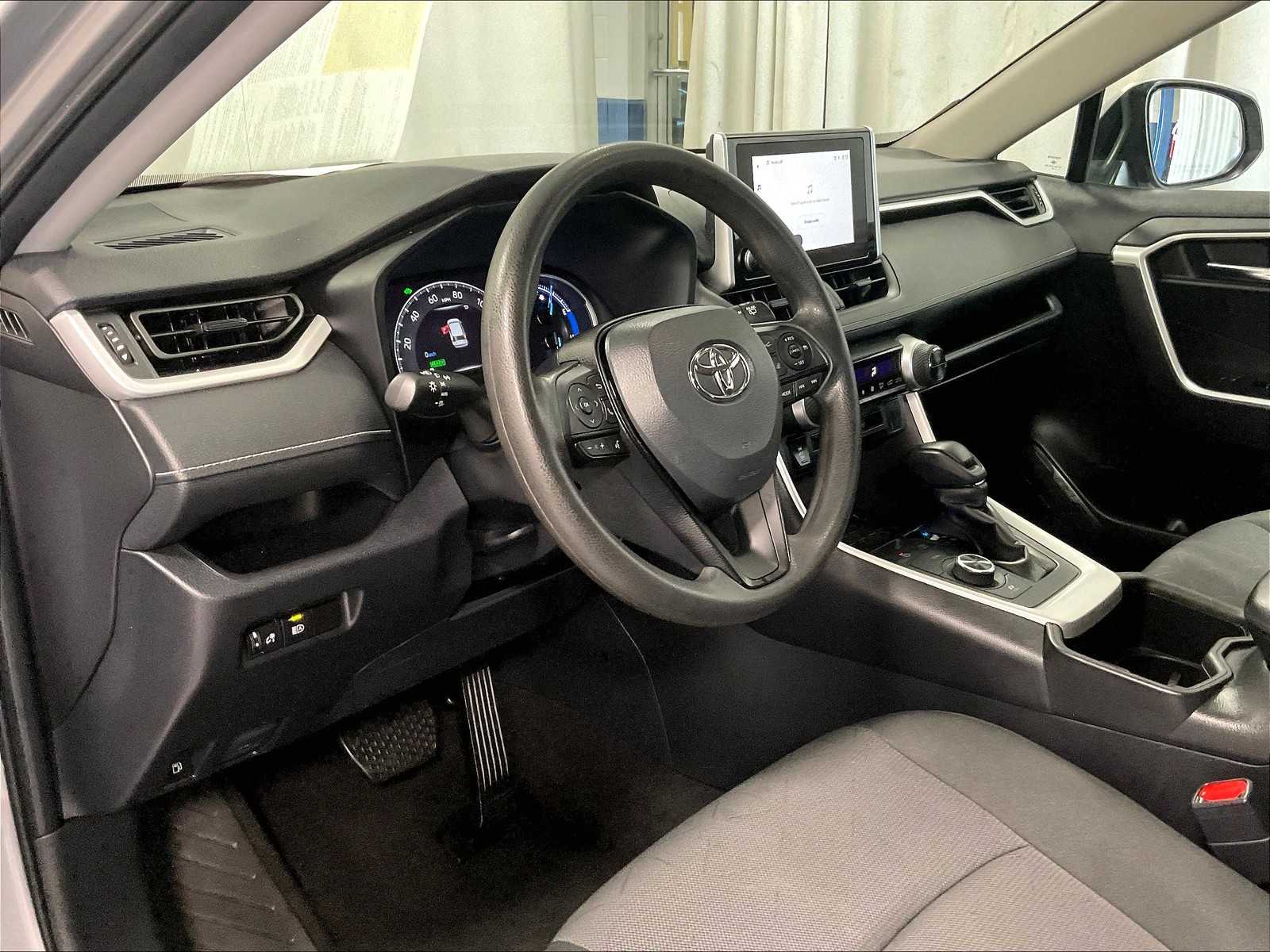 2024 Toyota RAV4 Hybrid XLE - Photo 8