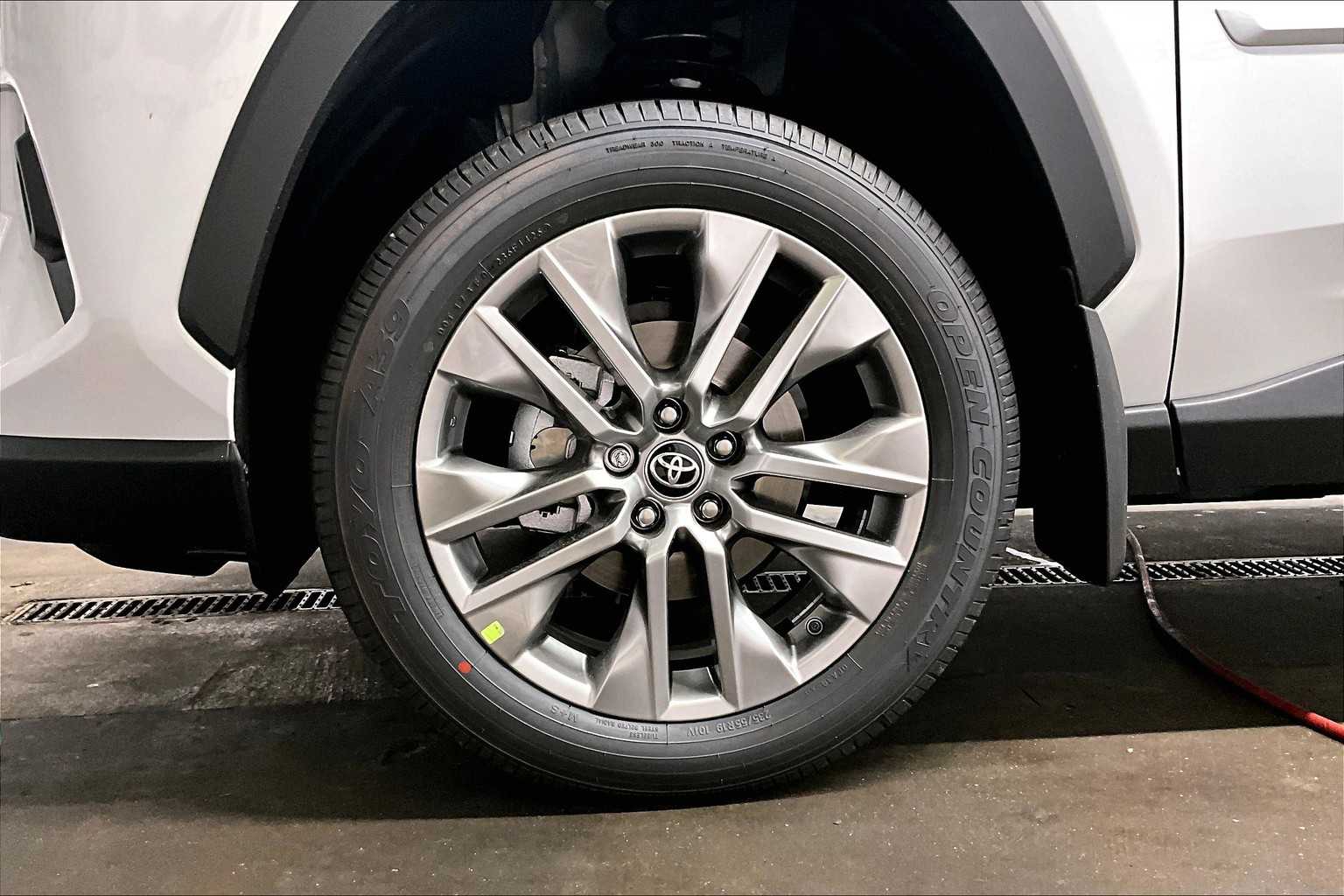 2025 Toyota RAV4 Limited - Photo 8