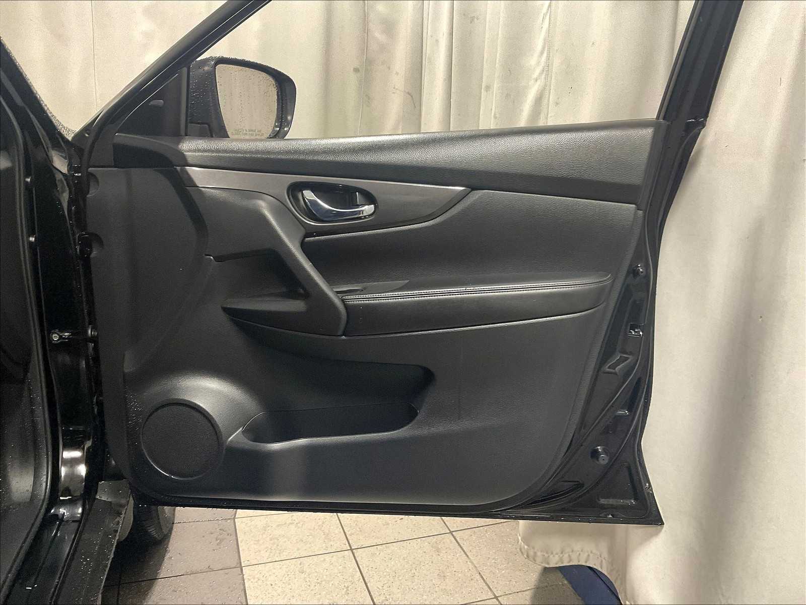 2019 Nissan Rogue SV - Photo 12