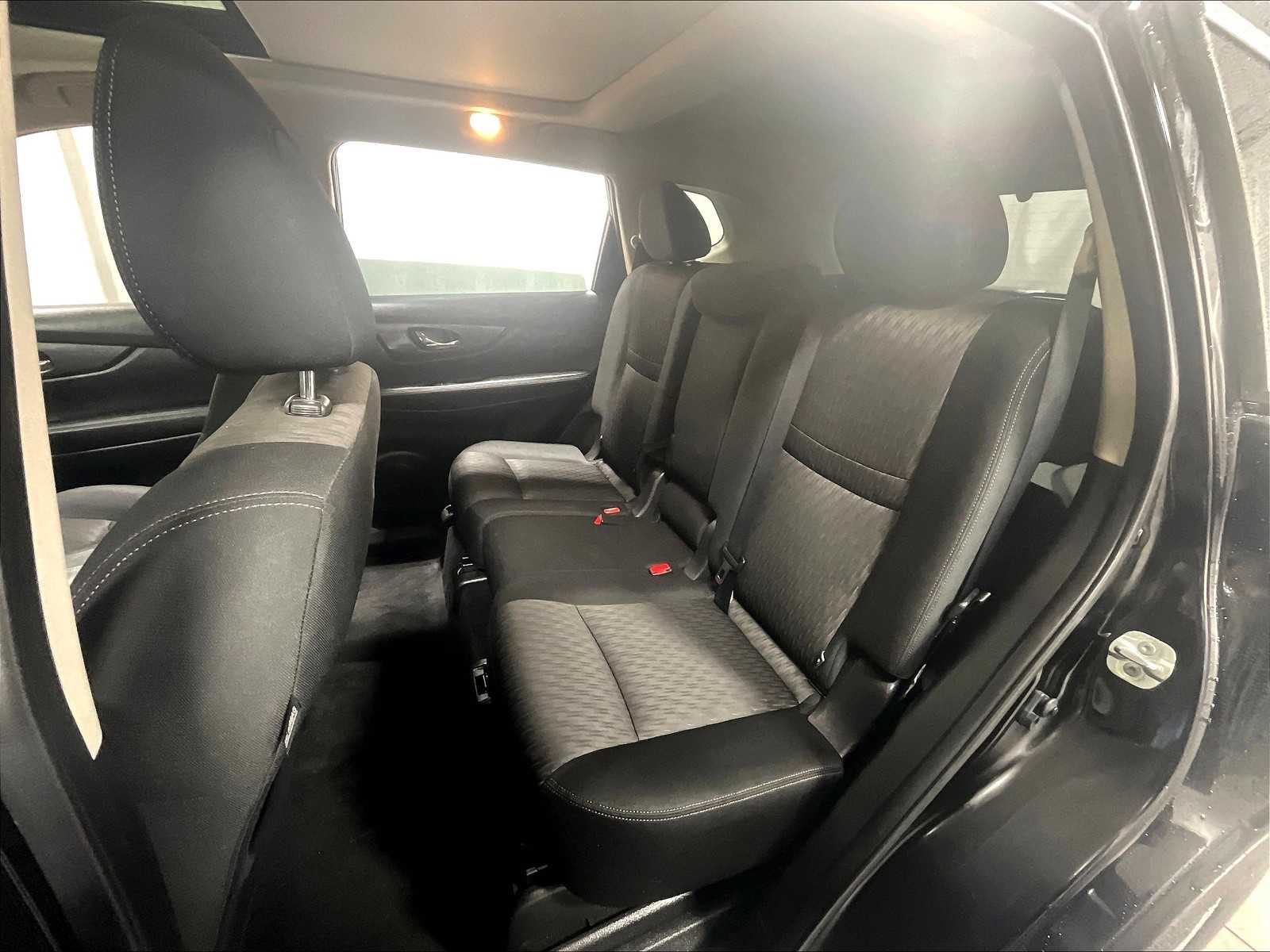 2019 Nissan Rogue SV - Photo 15