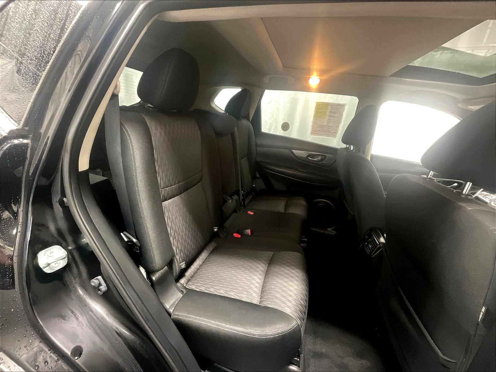2019 Nissan Rogue SV - Photo 16