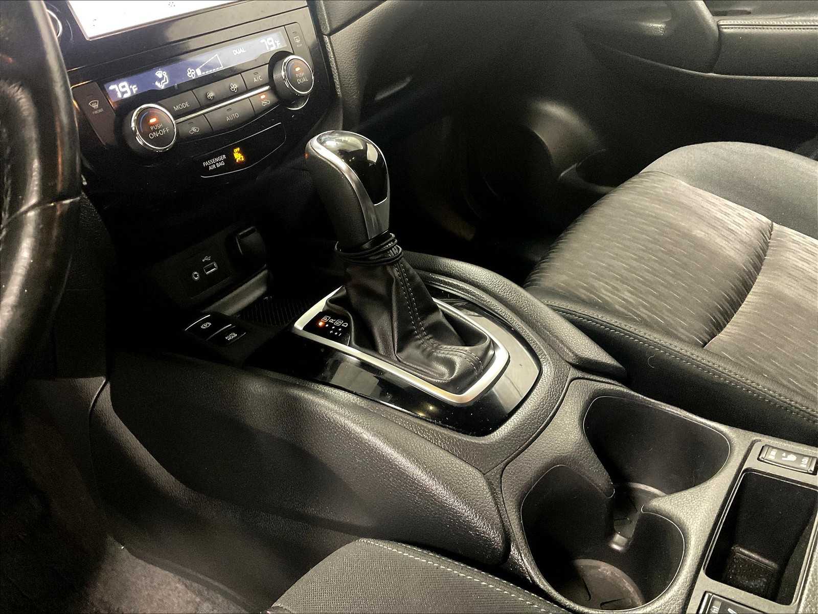 2019 Nissan Rogue SV - Photo 21
