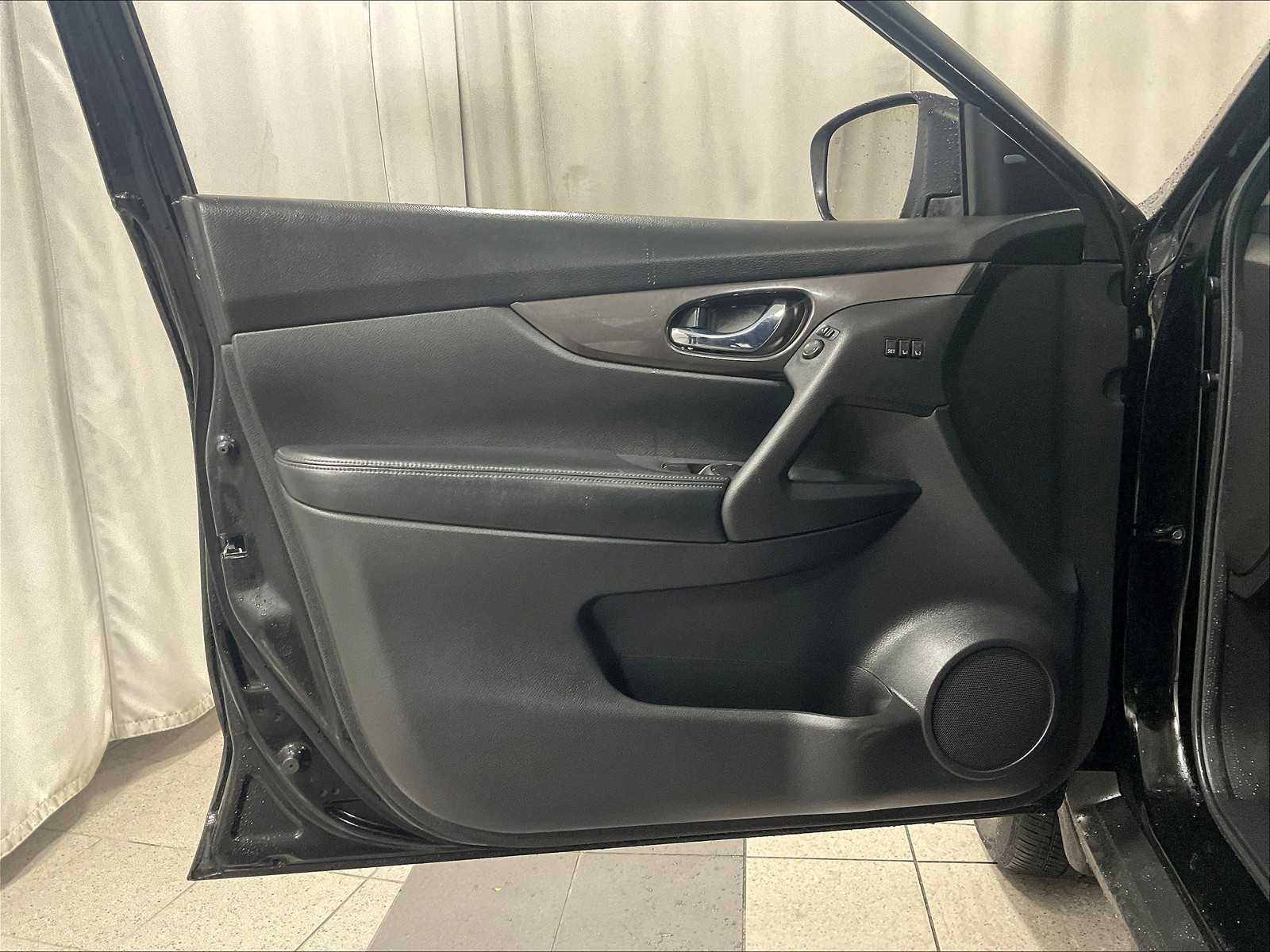 2019 Nissan Rogue SV - Photo 9