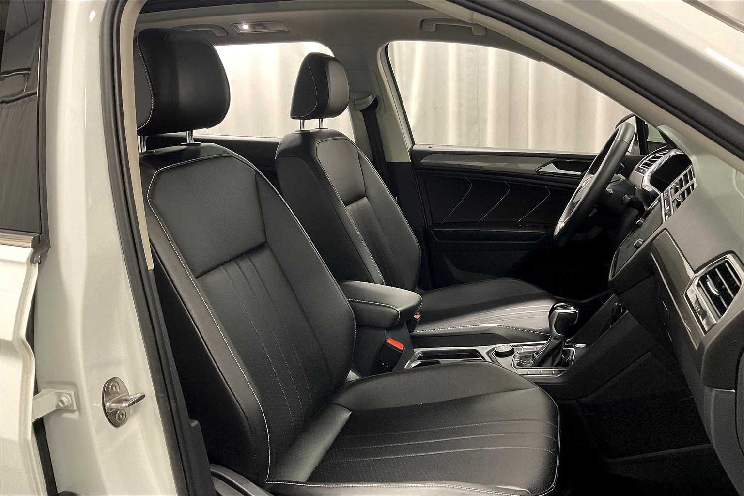 2022 Volkswagen Tiguan SE - Photo 11
