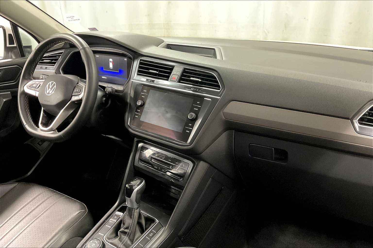 2022 Volkswagen Tiguan SE - Photo 14