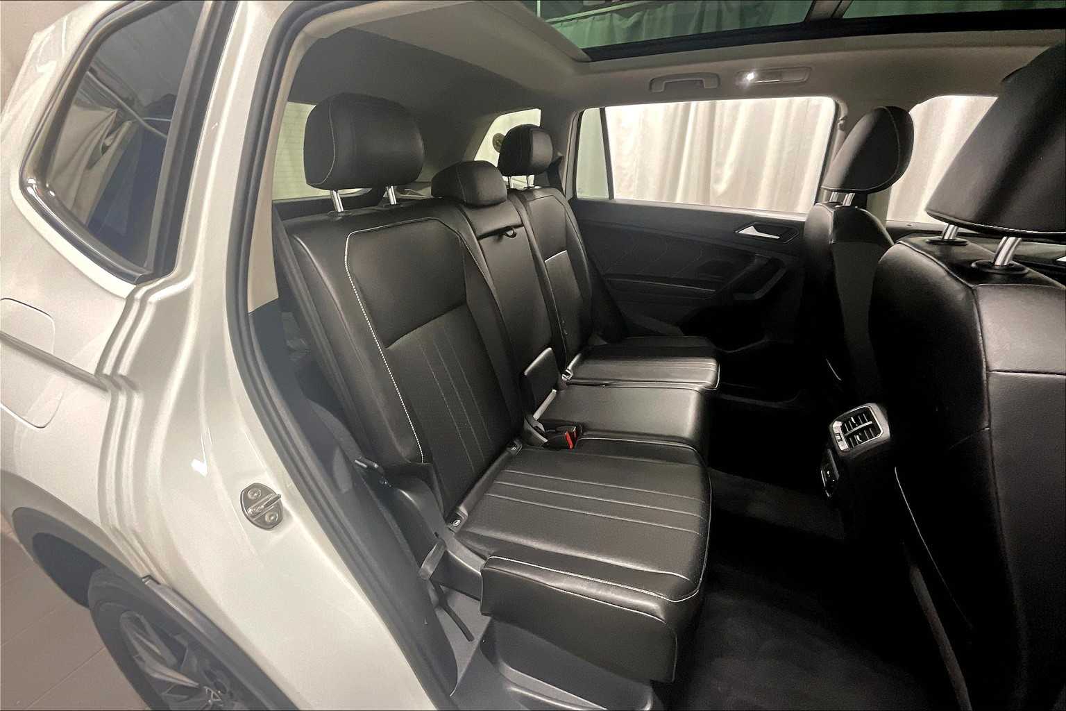 2022 Volkswagen Tiguan SE - Photo 16