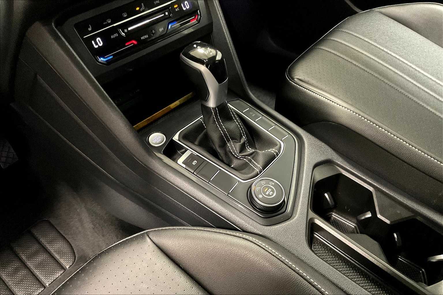 2022 Volkswagen Tiguan SE - Photo 21