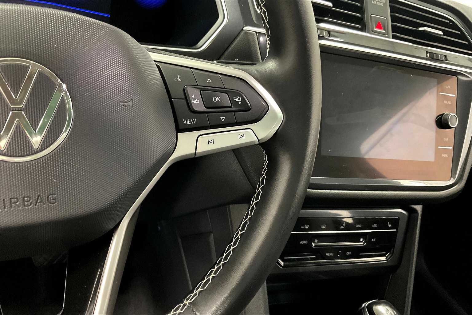 2022 Volkswagen Tiguan SE - Photo 25
