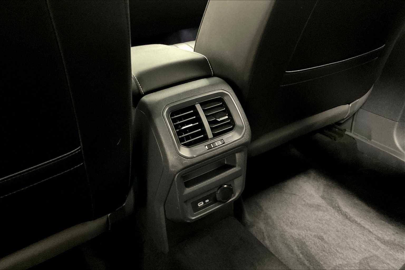2022 Volkswagen Tiguan SE - Photo 29