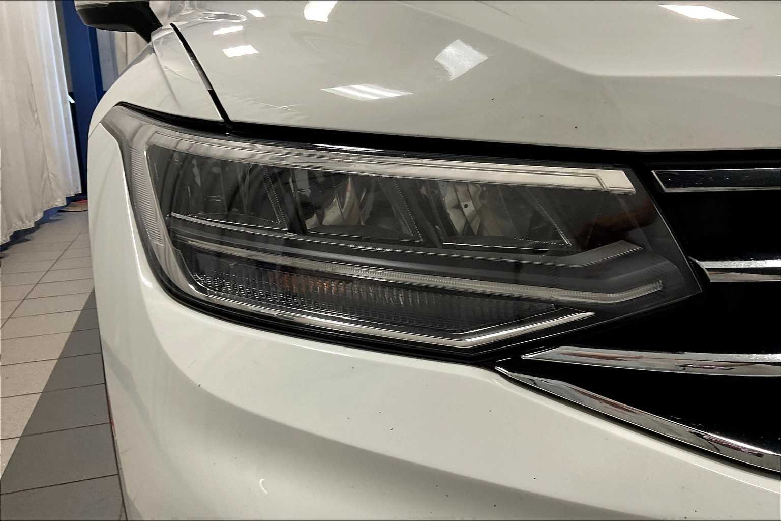 2022 Volkswagen Tiguan SE - Photo 34