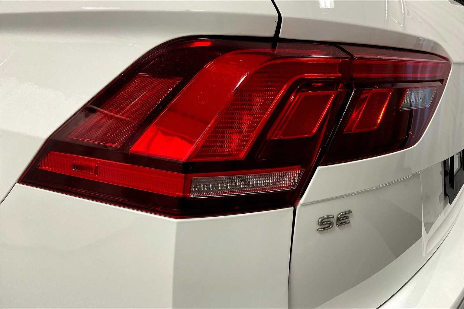 2022 Volkswagen Tiguan SE - Photo 35