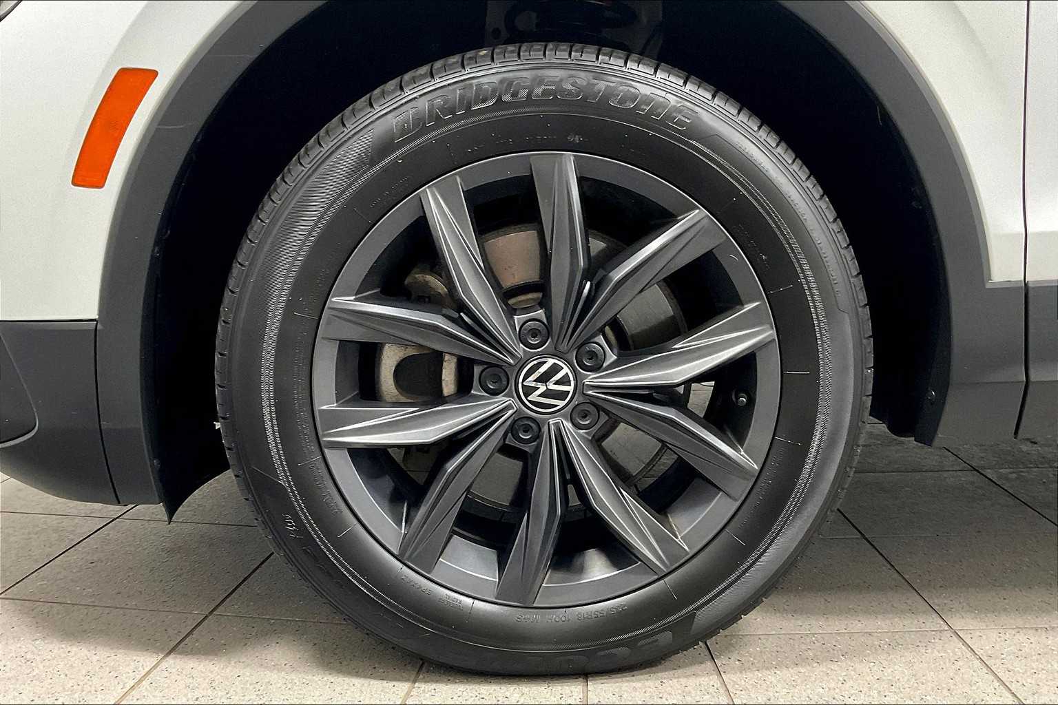 2022 Volkswagen Tiguan SE - Photo 7