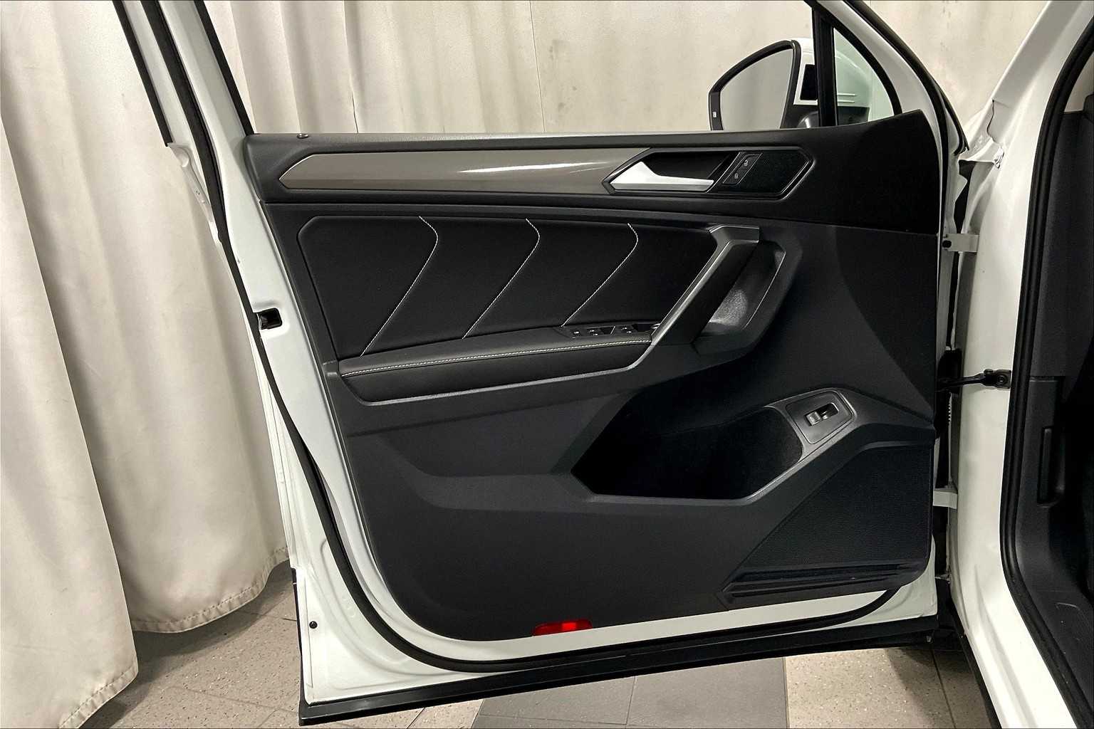2022 Volkswagen Tiguan SE - Photo 9