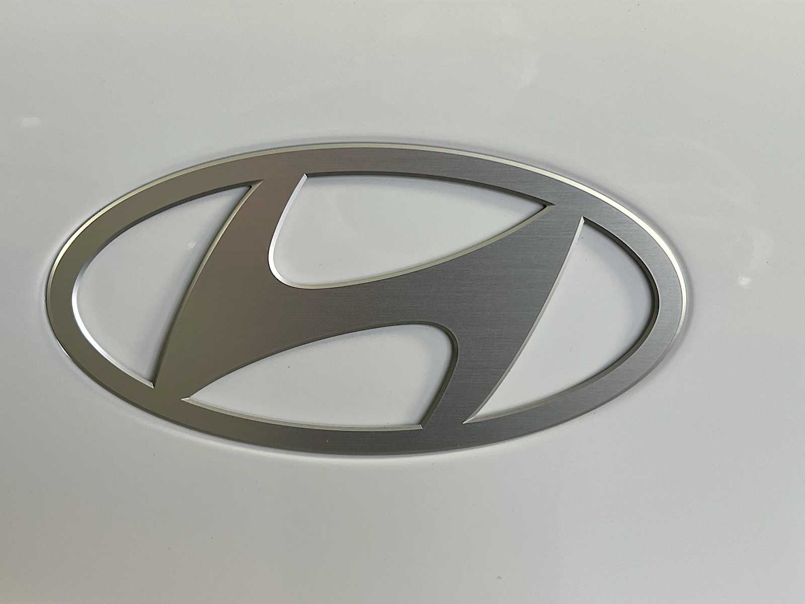 2025 Hyundai Kona SEL - Photo 18