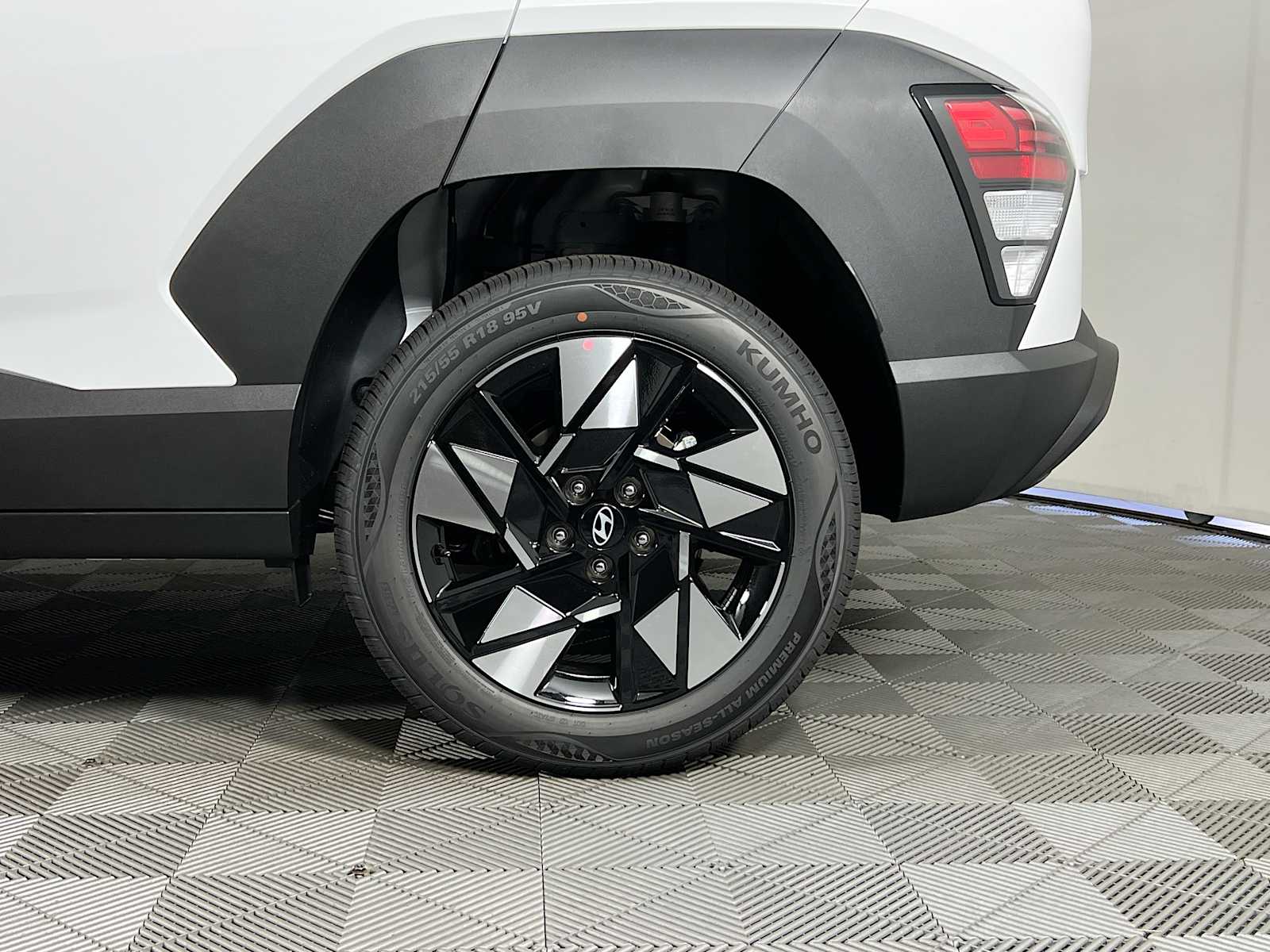 2025 Hyundai Kona SEL - Photo 19