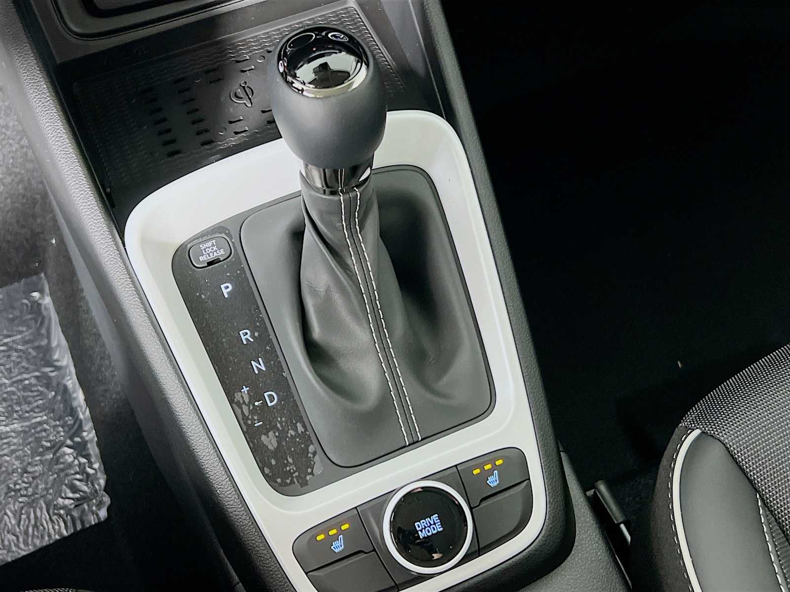 2025 Hyundai Venue Limited - Photo 12