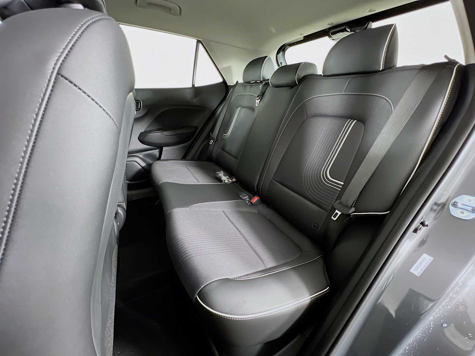 2025 Hyundai Venue Limited - Photo 14