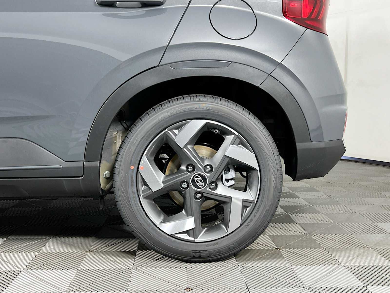 2025 Hyundai Venue Limited - Photo 19