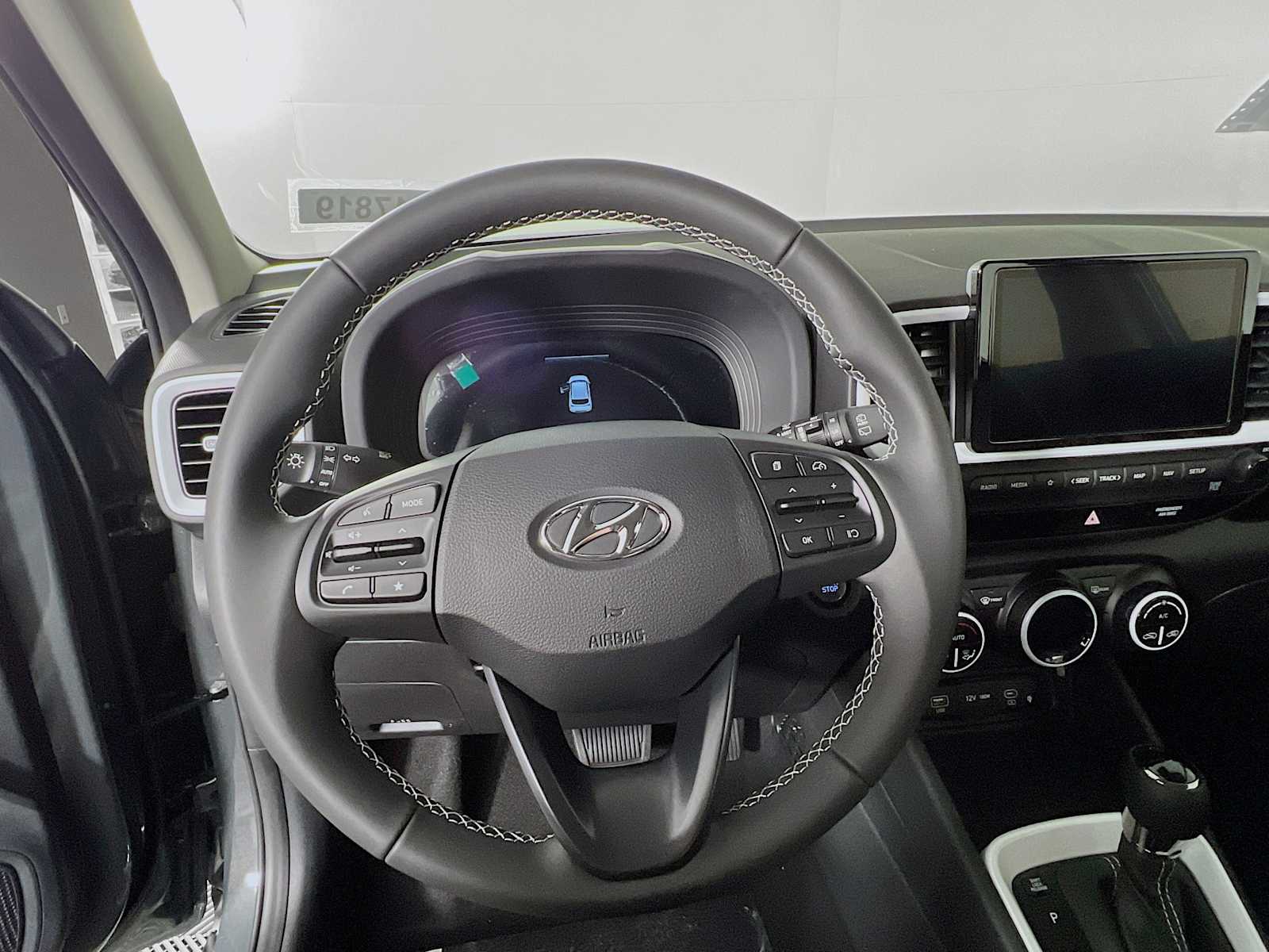2025 Hyundai Venue Limited - Photo 7