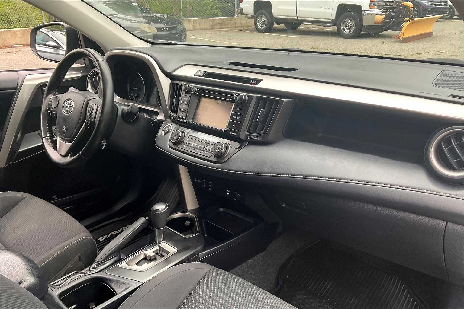 2018 Toyota RAV4 XLE - Photo 14