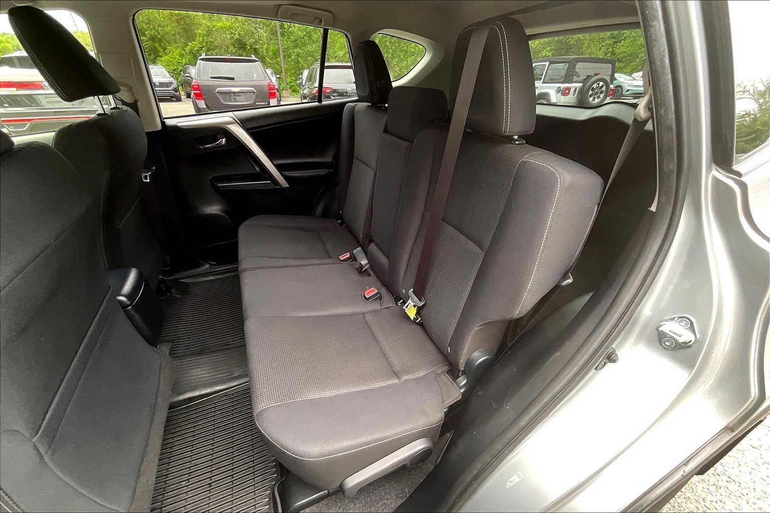 2018 Toyota RAV4 XLE - Photo 15