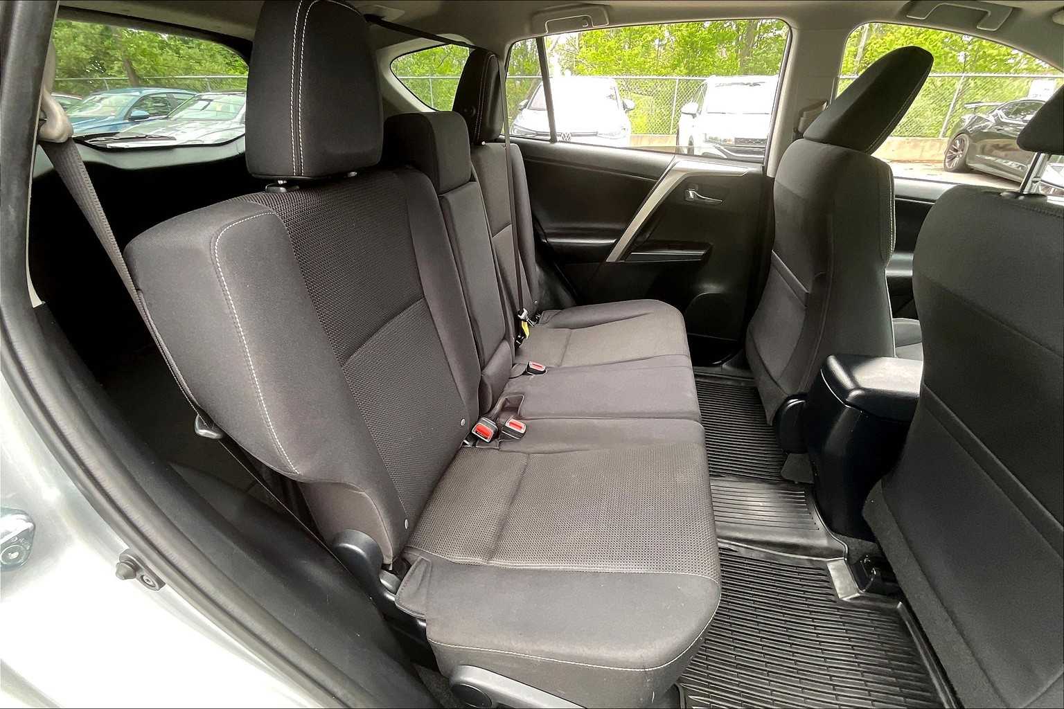 2018 Toyota RAV4 XLE - Photo 16