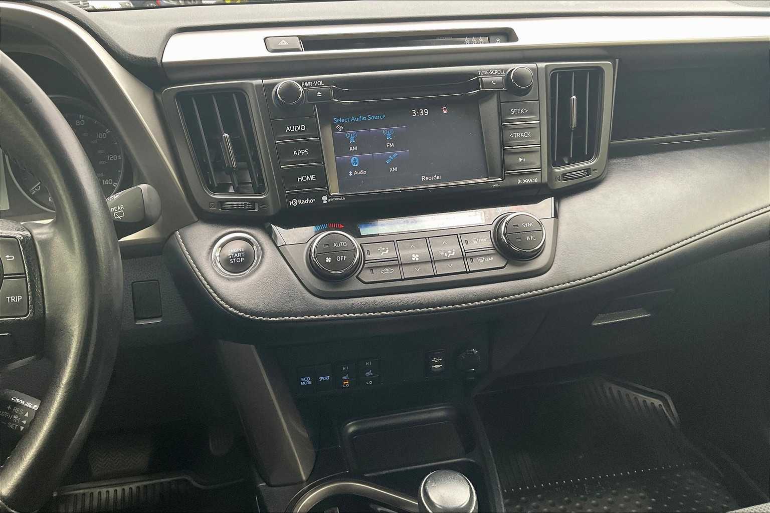 2018 Toyota RAV4 XLE - Photo 18