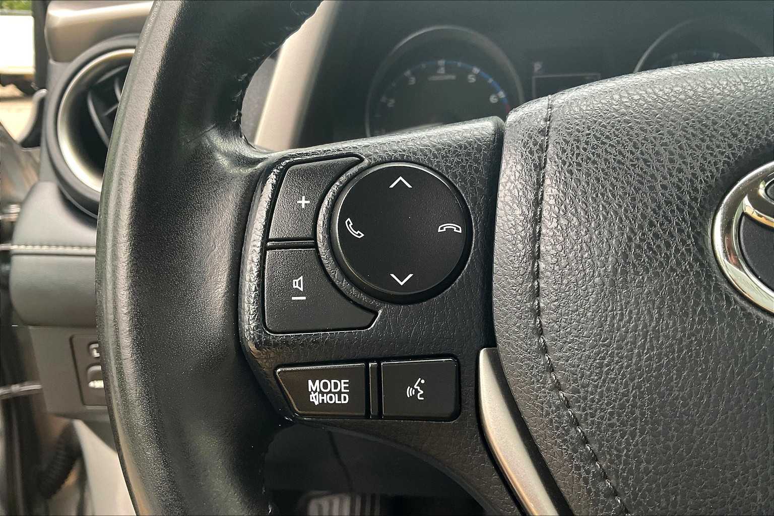 2018 Toyota RAV4 XLE - Photo 23