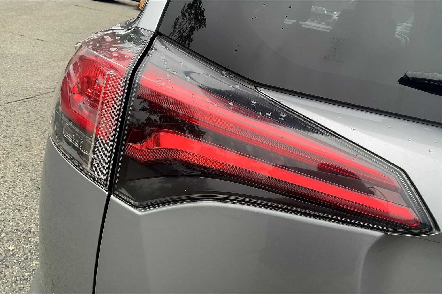 2018 Toyota RAV4 XLE - Photo 32