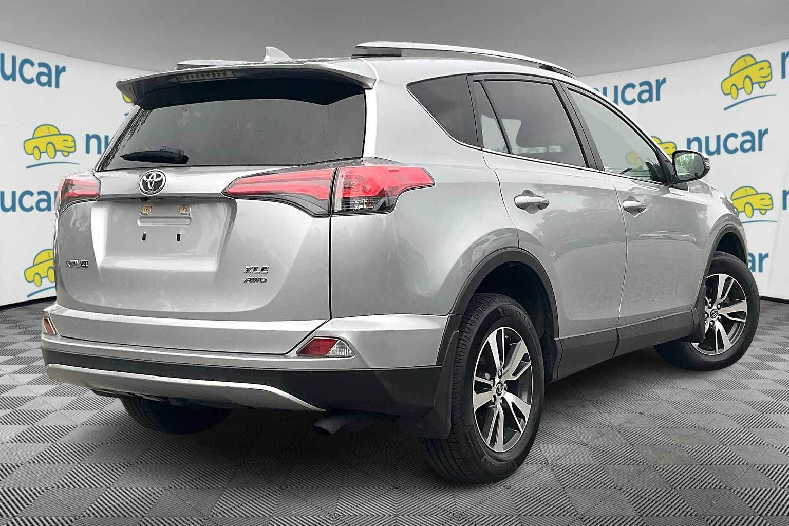 2018 Toyota RAV4 XLE - Photo 6