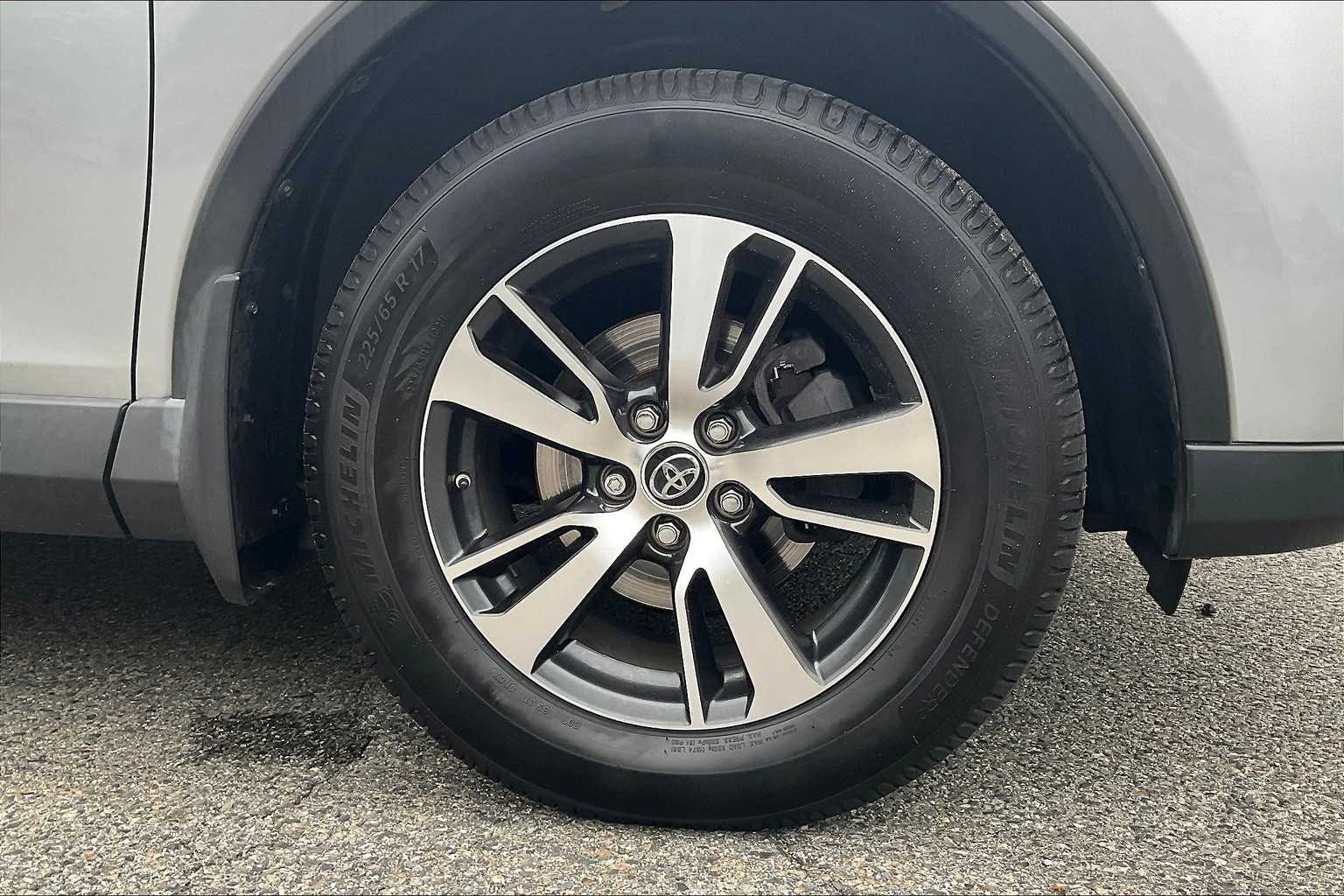 2018 Toyota RAV4 XLE - Photo 7