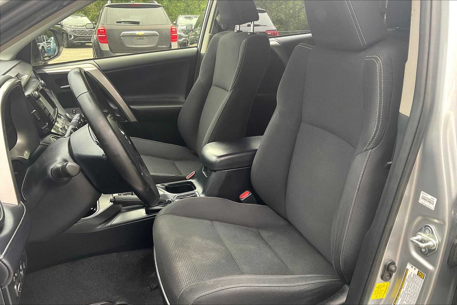 2018 Toyota RAV4 XLE - Photo 10